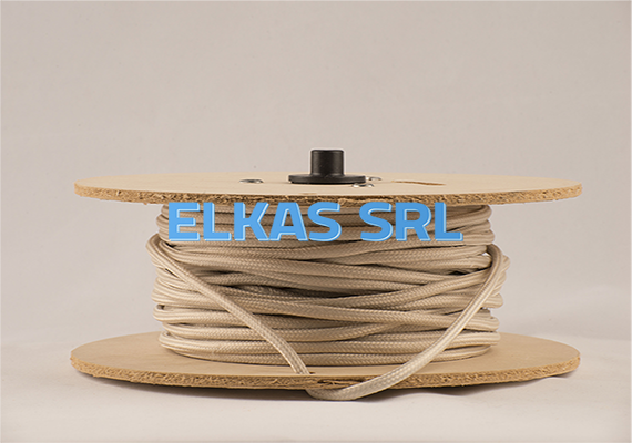 Nossos cabos são certificados. Eles também têm um processo de colagem que os impede de serem desintegrados em sua armadura